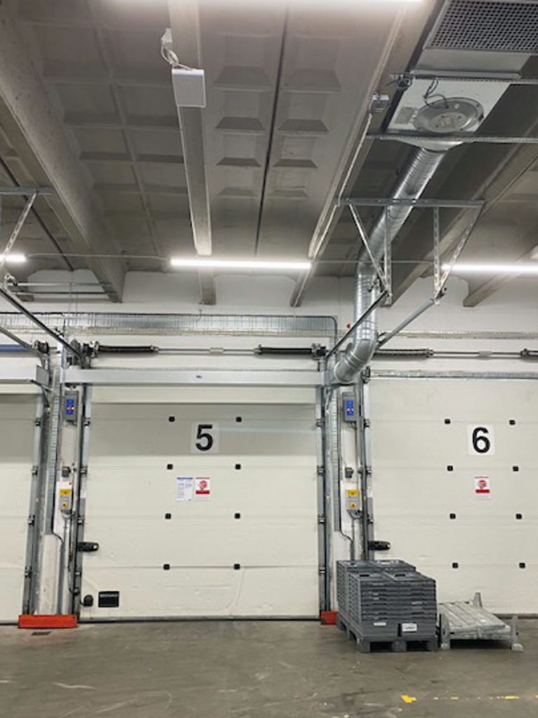 Ovanblåsande luftridå på ett kylrum vid port nr 5.